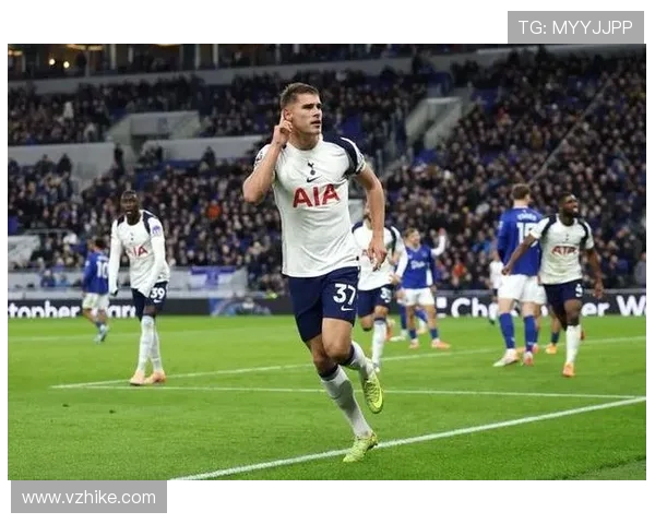 范德芬头球双响封神！热刺 3-0 破咒升前三